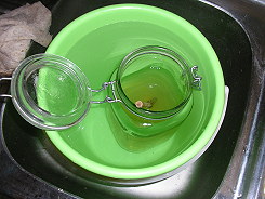 Leim im Wasserbad aufl�sen