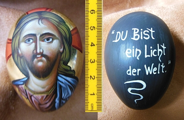 Eiermalerei mit Loch oben zum Aufh�ngen